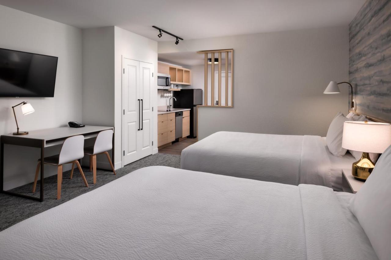 Towneplace Suites By Marriott West Kelowna Extérieur photo