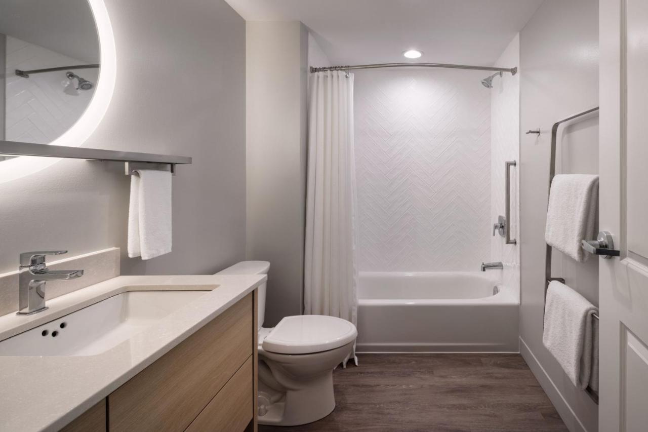 Towneplace Suites By Marriott West Kelowna Extérieur photo