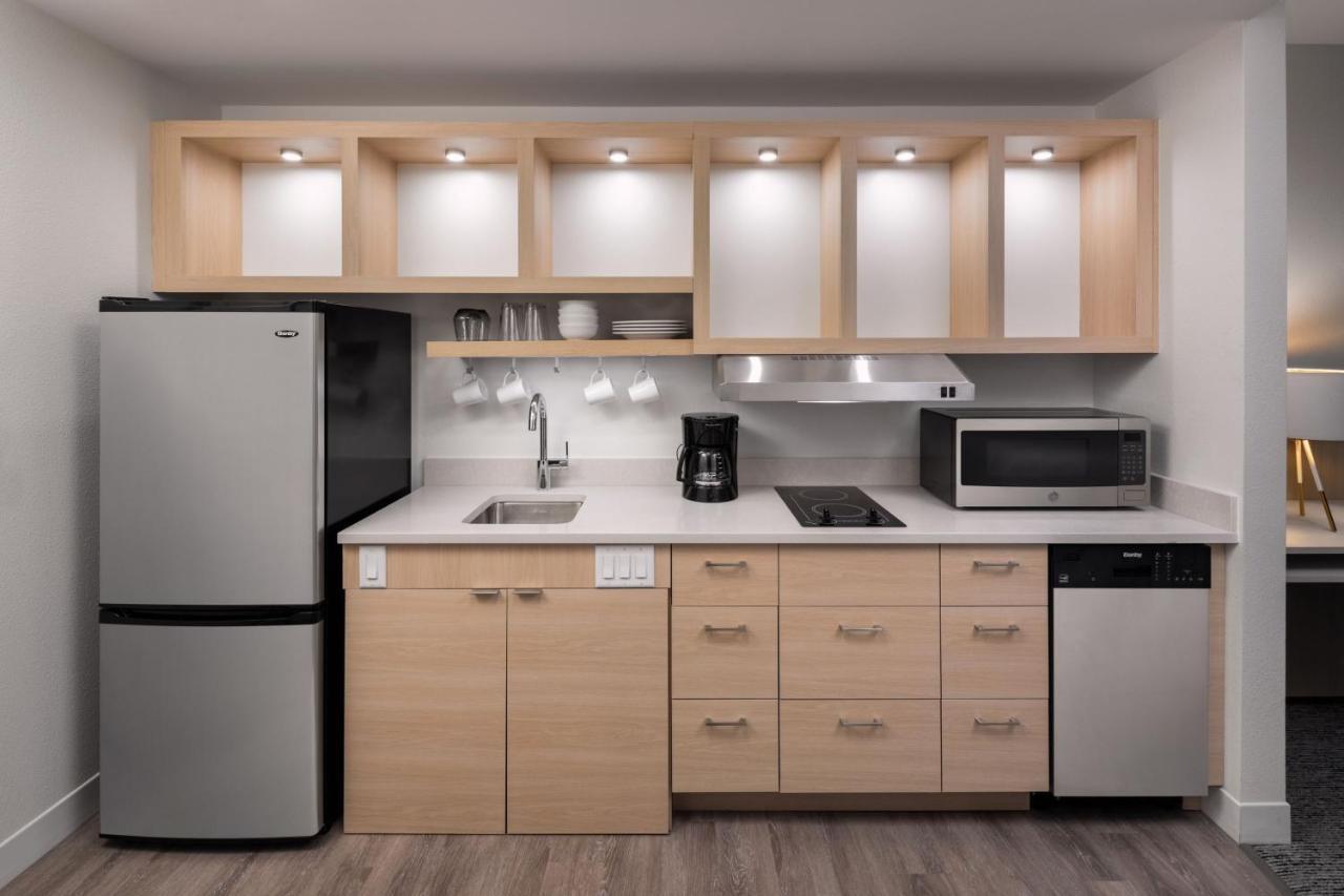 Towneplace Suites By Marriott West Kelowna Extérieur photo